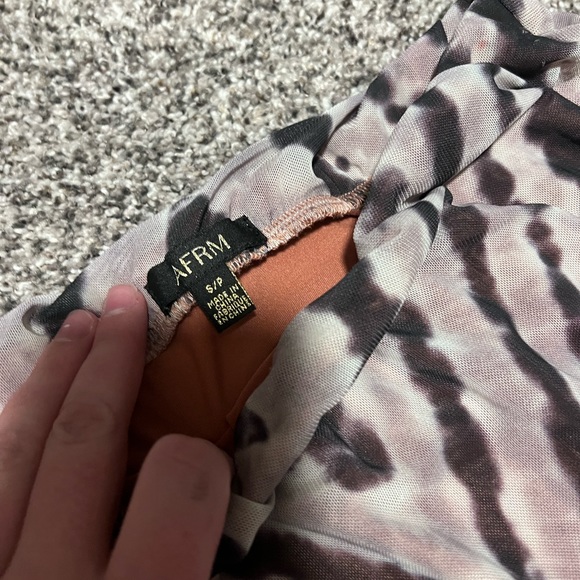 Beautiful skirt size small - Picture 2 of 2